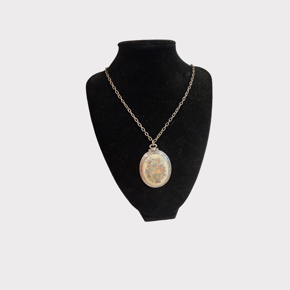 sarah‎ co needlepoint necklace
